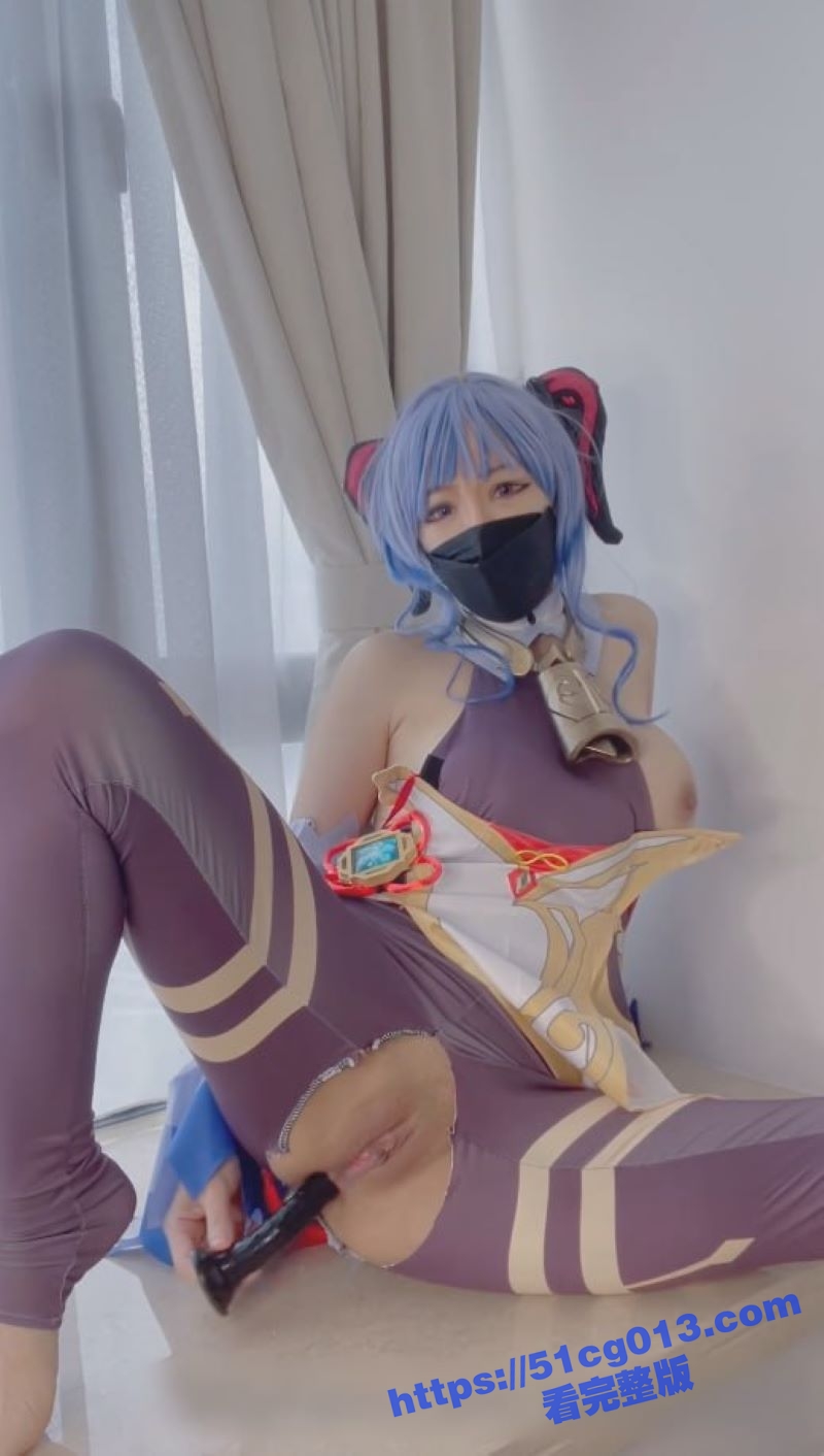 二次元顶级福利姬 hinata 双穴激情自慰喷尿白浆合集！