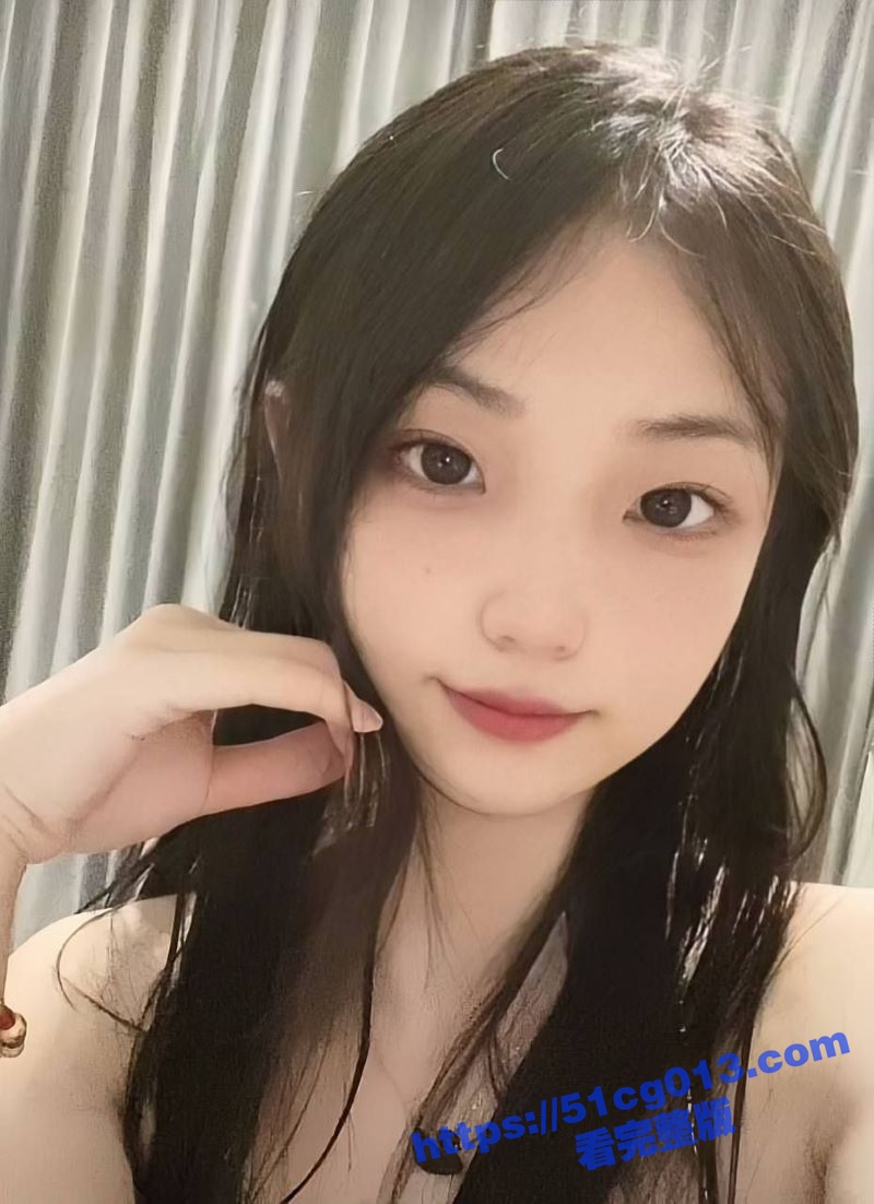 武汉骚逼文雅雅 表面高冷 实际是个极品母狗 钟情于被黑人大屌爆操骚穴！