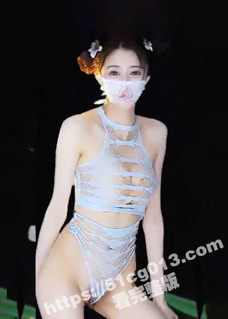 【家庭摄像头破解】高颜值风度飘飘的女友_柔顺大长直黑发_女上位叫骚_床沿边抱着双腿艹内射_娇喘声可骚啦！.00_28_29_22 拷贝.Still019.jpg