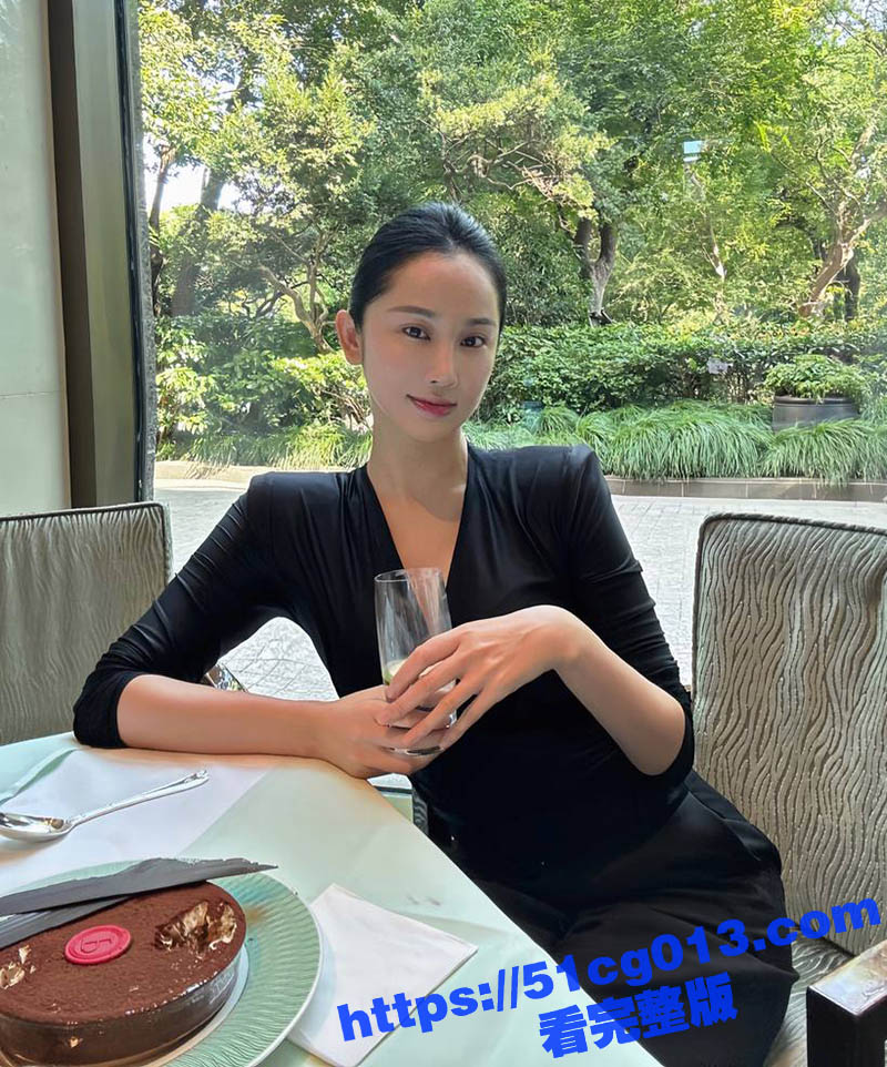 独家曝光抖音 雪儿 上海92年性感女神 长年被老头包养性欲极强 喜欢找帅哥约炮 拍视频挑逗勾引