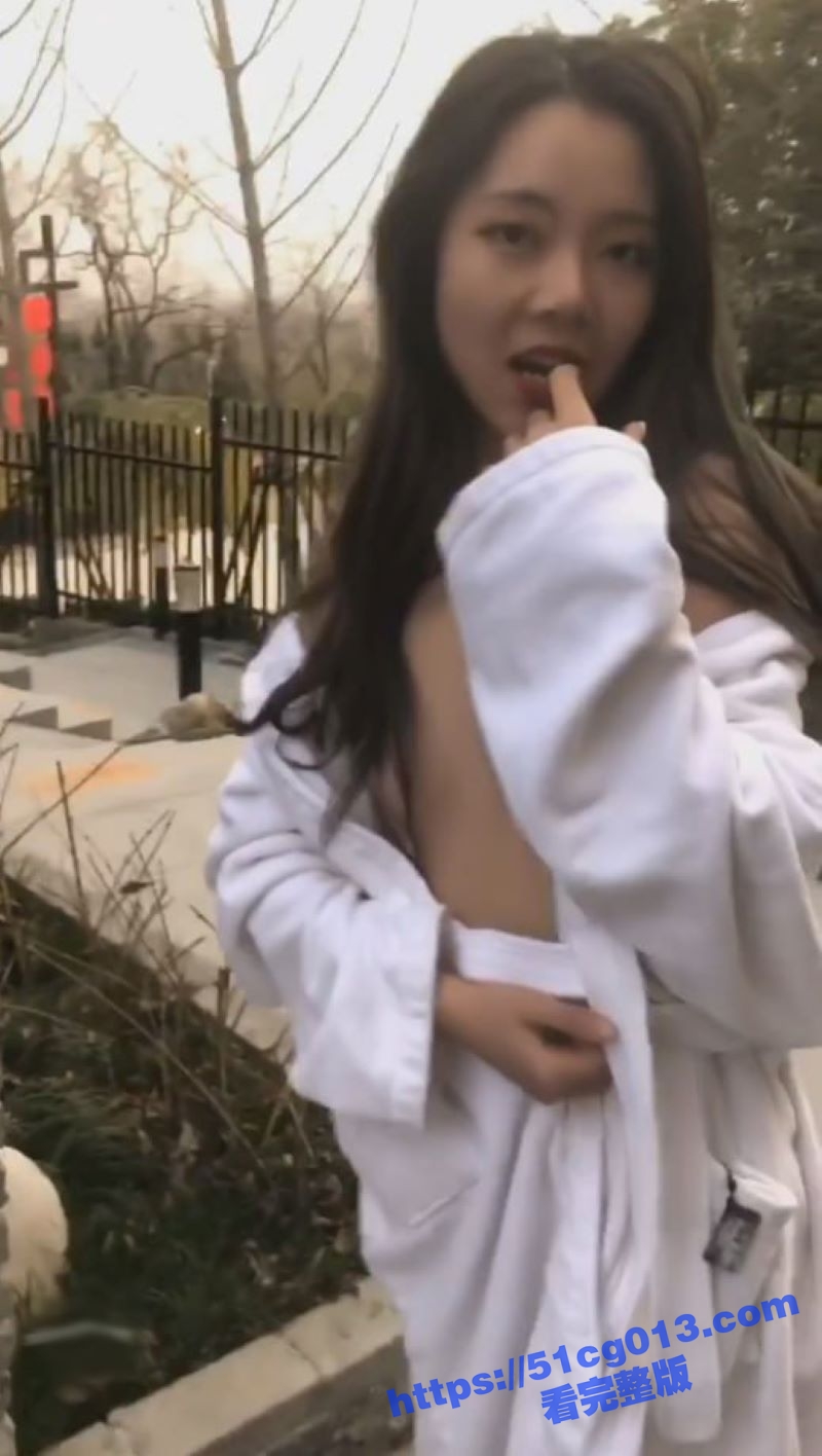 极品反差甜系女神 浆果儿 在温泉度假村内露出自慰 天使般的面容 淫荡的本性！