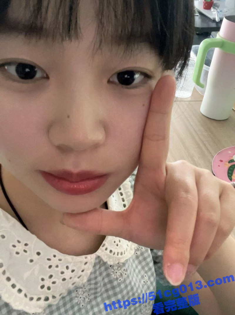 湖北武汉良家肥臀少妇 穿丝袜自慰淫叫自拍流出 发给出差的丈夫反被泄密 骚逼叫的可真骚啊
