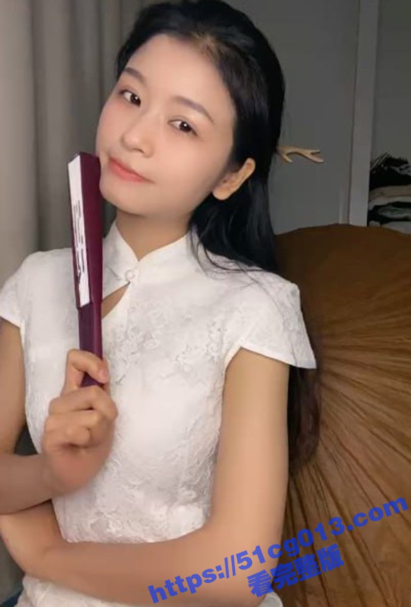 旗袍女神极品尤物气质美女 乳头超粉无毛嫩穴！高潮脸模拟吞精 掰开小穴开放阴道！