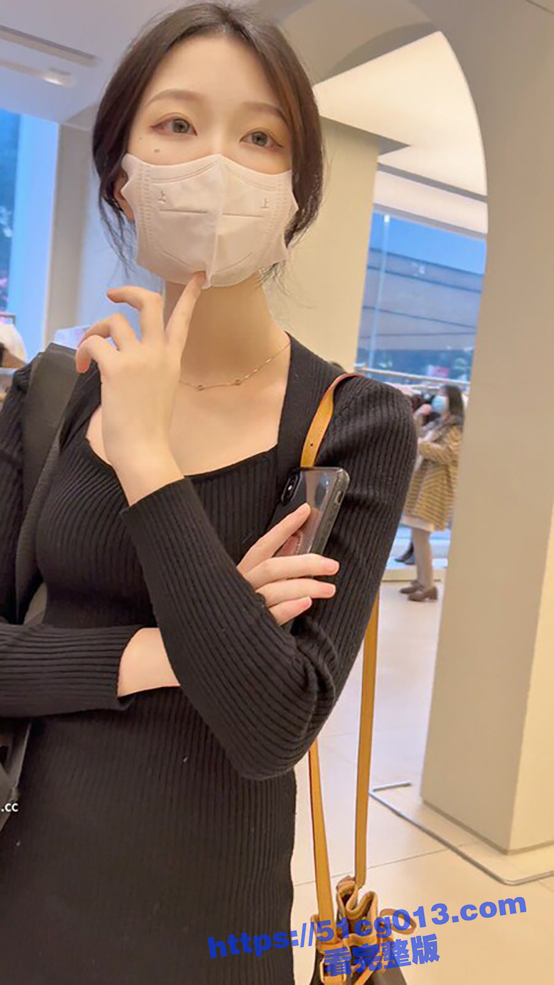 偷拍大神抄底极品身材包臀裙女神 天仙气质都溢出屏幕了 白色小内内 王思聪见了都要跪下舔！
