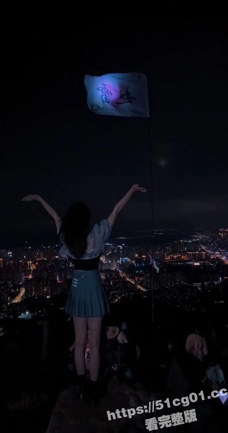 福建商场专柜销售 方晶 被经理潜规则 带到酒店开房 一边操逼一边拍摄 小视频被男友发现并曝光
