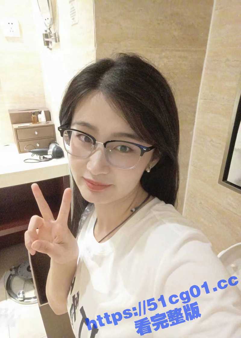 极品反差婊气质眼镜美女 王璐璐 与研究生男友自拍性爱视频曝光泄密 天然大奶巨诱惑！