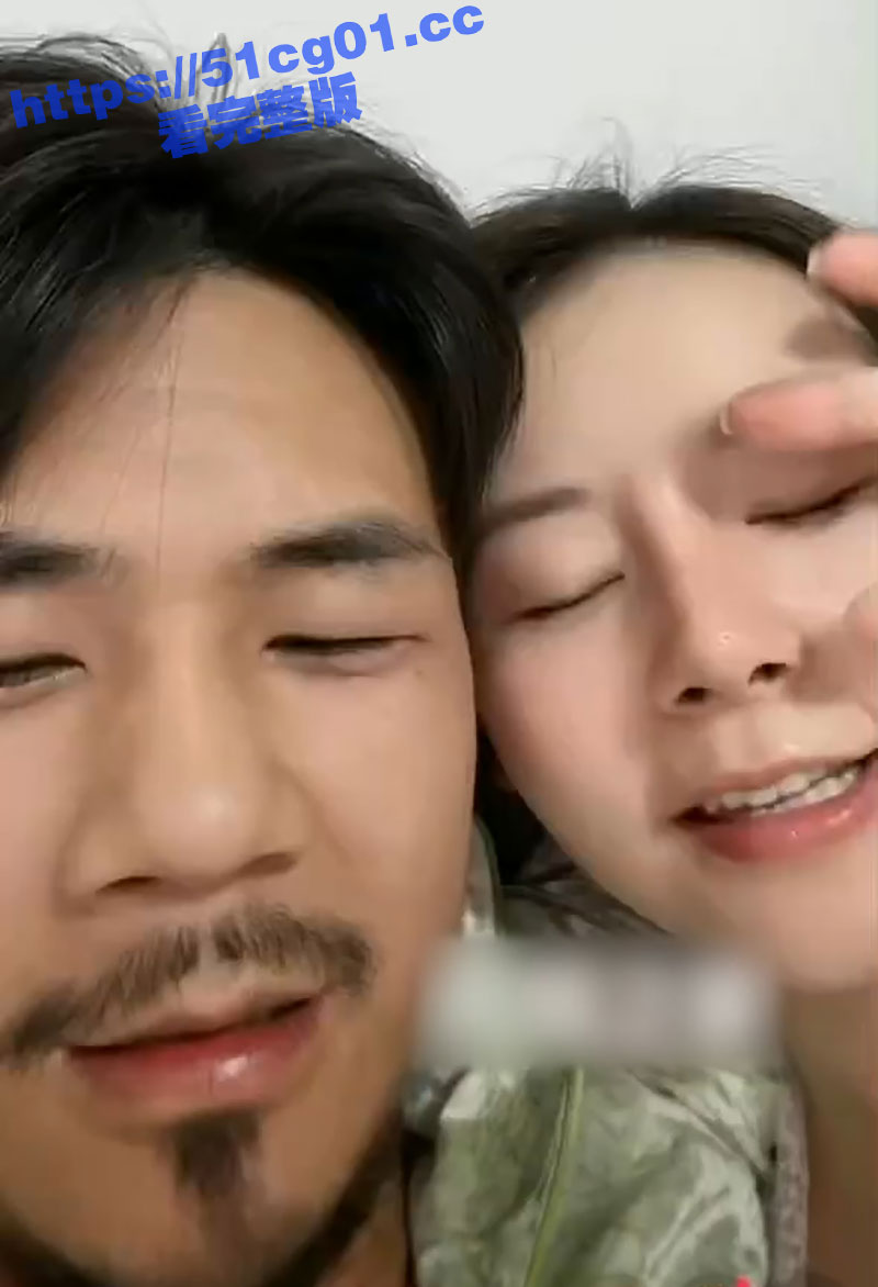 全网疯求6秒原视频！抖音绿帽奴直播闪现自己老婆的巨乳 白嫩丰满的大奶子相当让人着迷！