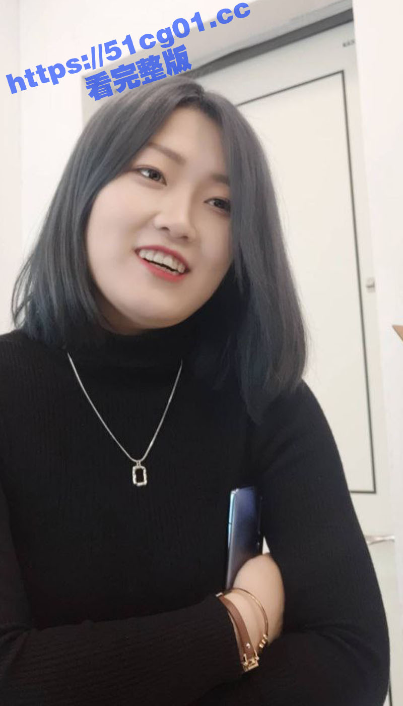 湖南大奶人妻性欲超旺 和老公激情啪啪 边被操边舔手舔脚太骚了！
