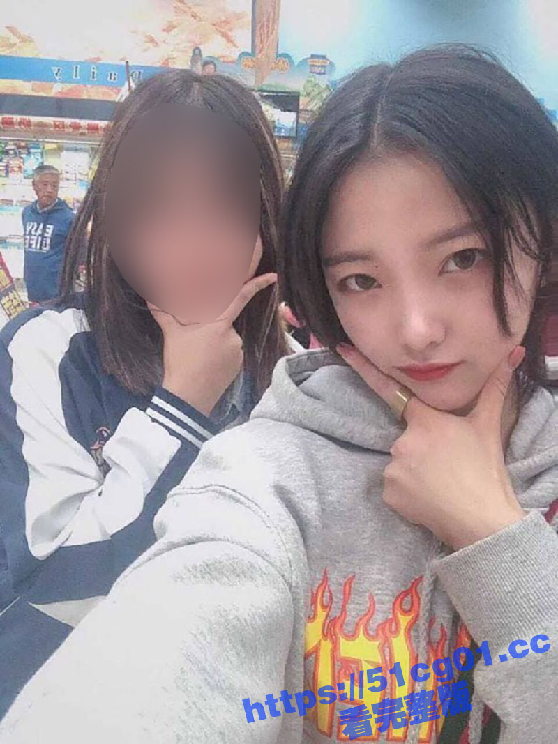 重磅露脸泄密 魔都高颜值拜金健身女神私拍3P流出 同时伺候两位金主太骚了！