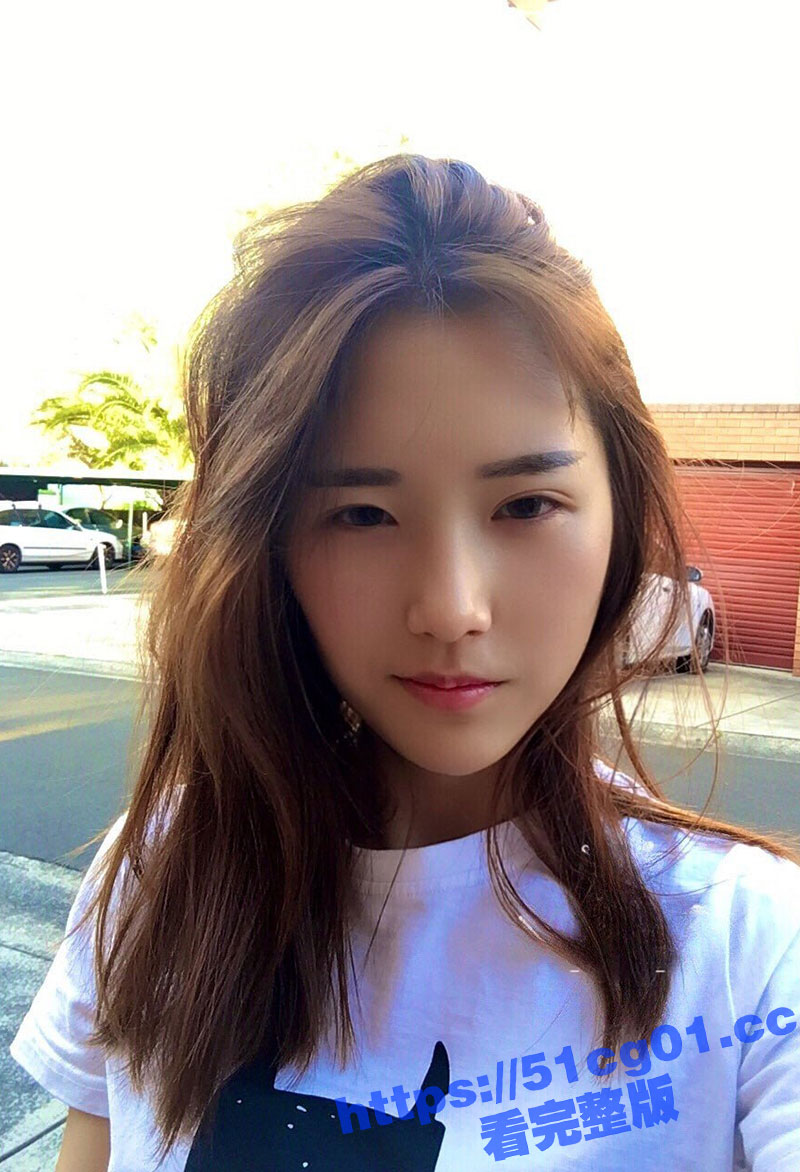 推特露出圈新增一位扛把子 澳洲娇妻 各种场合极限全裸露出自慰做爱 主打一个真实露脸！