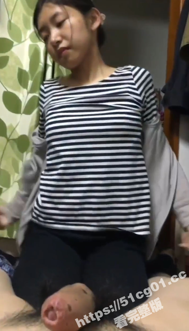 风骚小情侣口爱视频流出！无美颜的极品小女友爱吃男友大屌 技术一流十分娴熟 最后的吞精入腹太淫荡了
