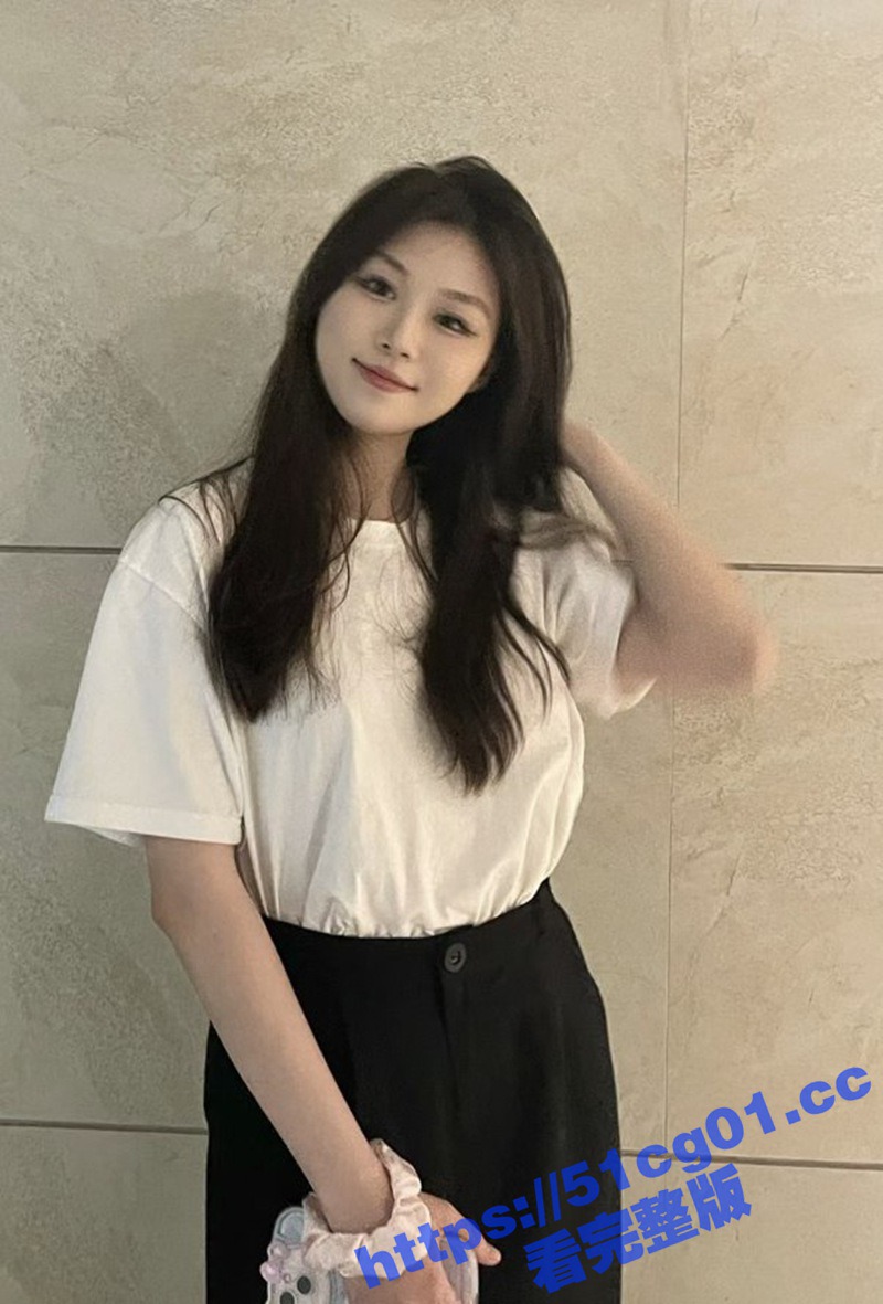 酒店约炮南昌师范大学气质大奶嫩妹 白皙美乳极品蜜臀 淫穴紧紧夹住鸡巴 抱住双腿狂插！
