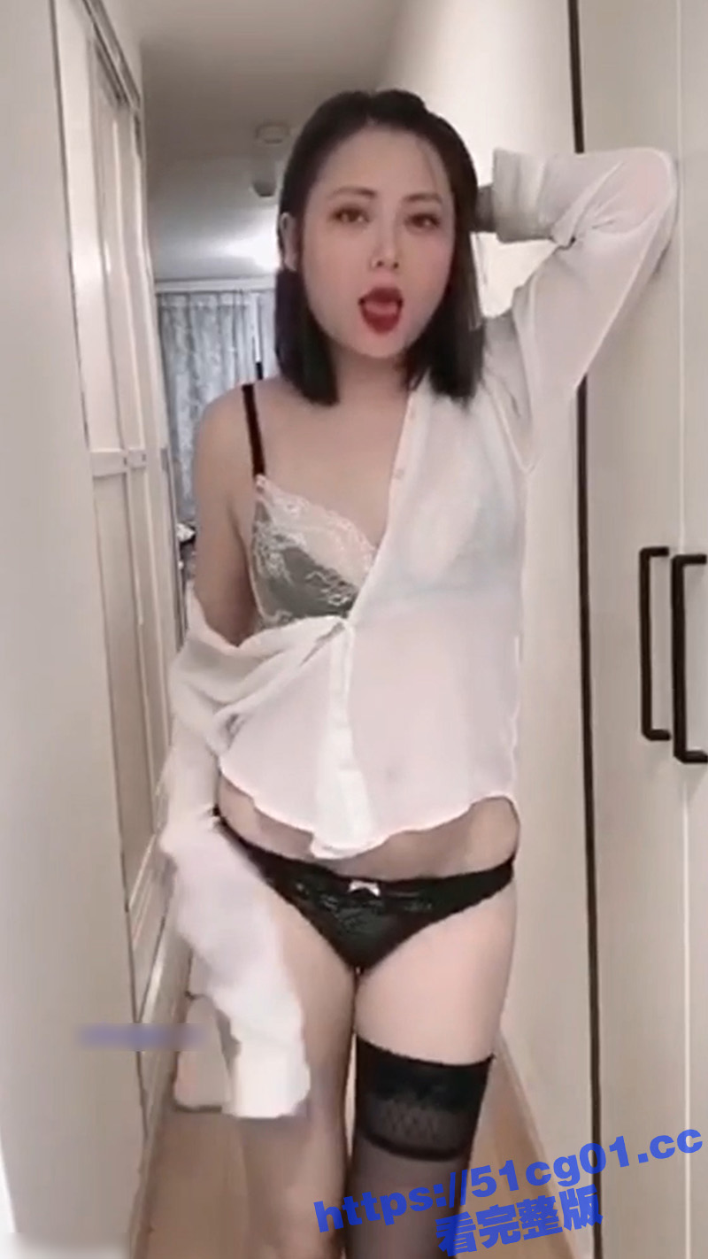 快手御姐网红 妍绮老阿姨 穿性感黑丝 给榜一大哥私拍福利 大尺度艳舞露脸露三点 视频被粉丝爆出