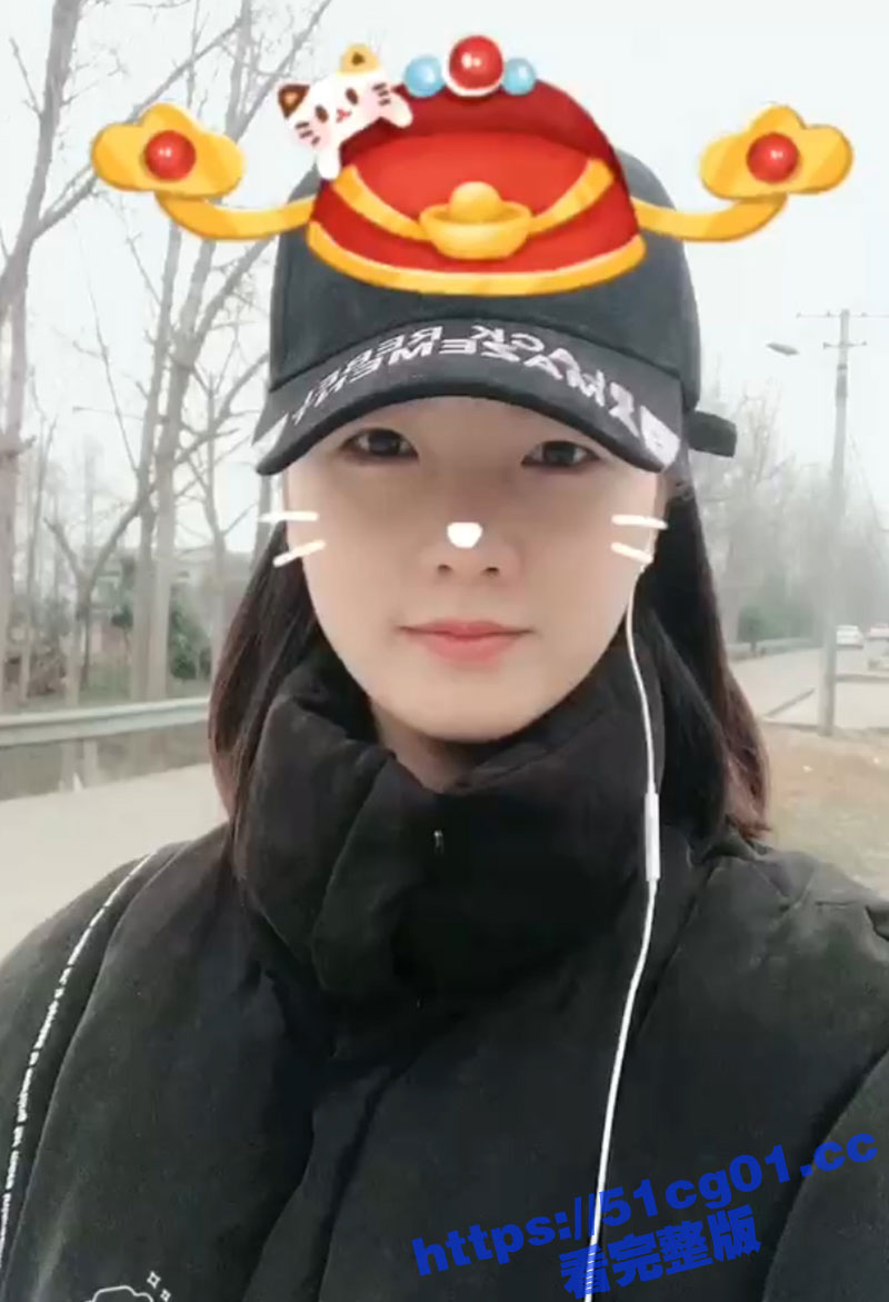 三个好兄弟追公司漂亮的女前台 结果谁都追不到手 直接下药迷翻漂亮女同事双洞齐插 三个洞都给她干翻！