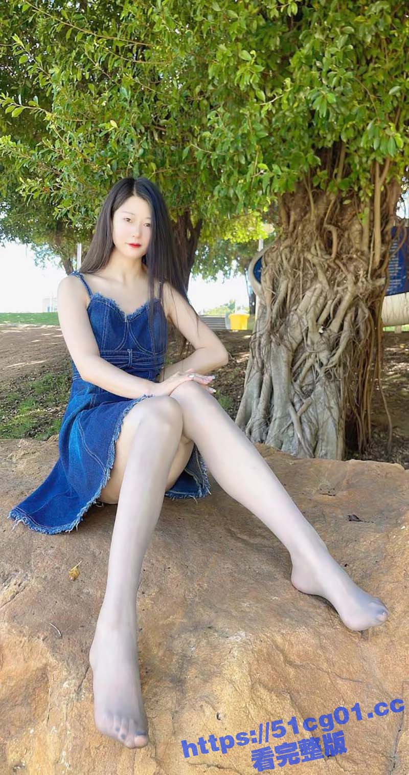 河南濮阳 林佳彤 超性感的花店老板娘 极品美腿大奶翘臀 丝袜足交诱惑至极 被土豪包养爆操内射骚穴