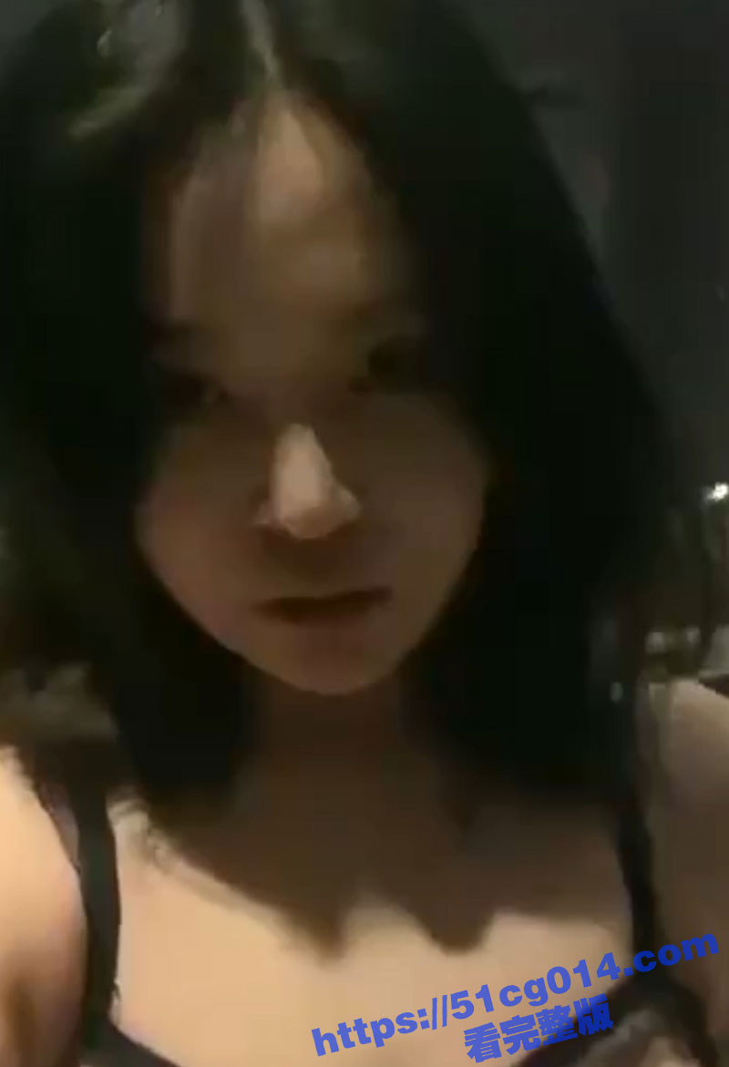 极品豪乳美女 婷婷 自己主动掰开小穴求主人爸爸操她 被主人的手指扣到高潮喷水 真是一只乖巧的小母狗！