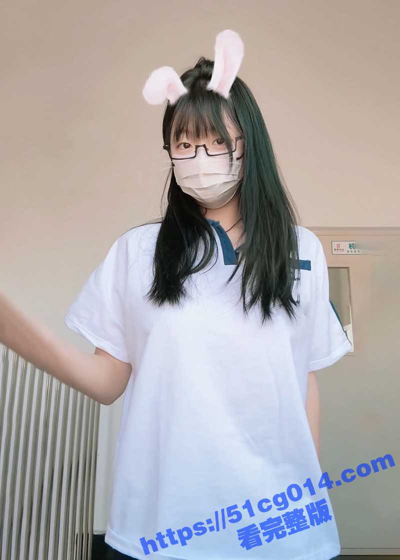 极品大学生学院风 巨乳萌妹 一只桃桃 寝室里当着同学露胸露出 裸舞做爱满屏骚话私拍视频合集
