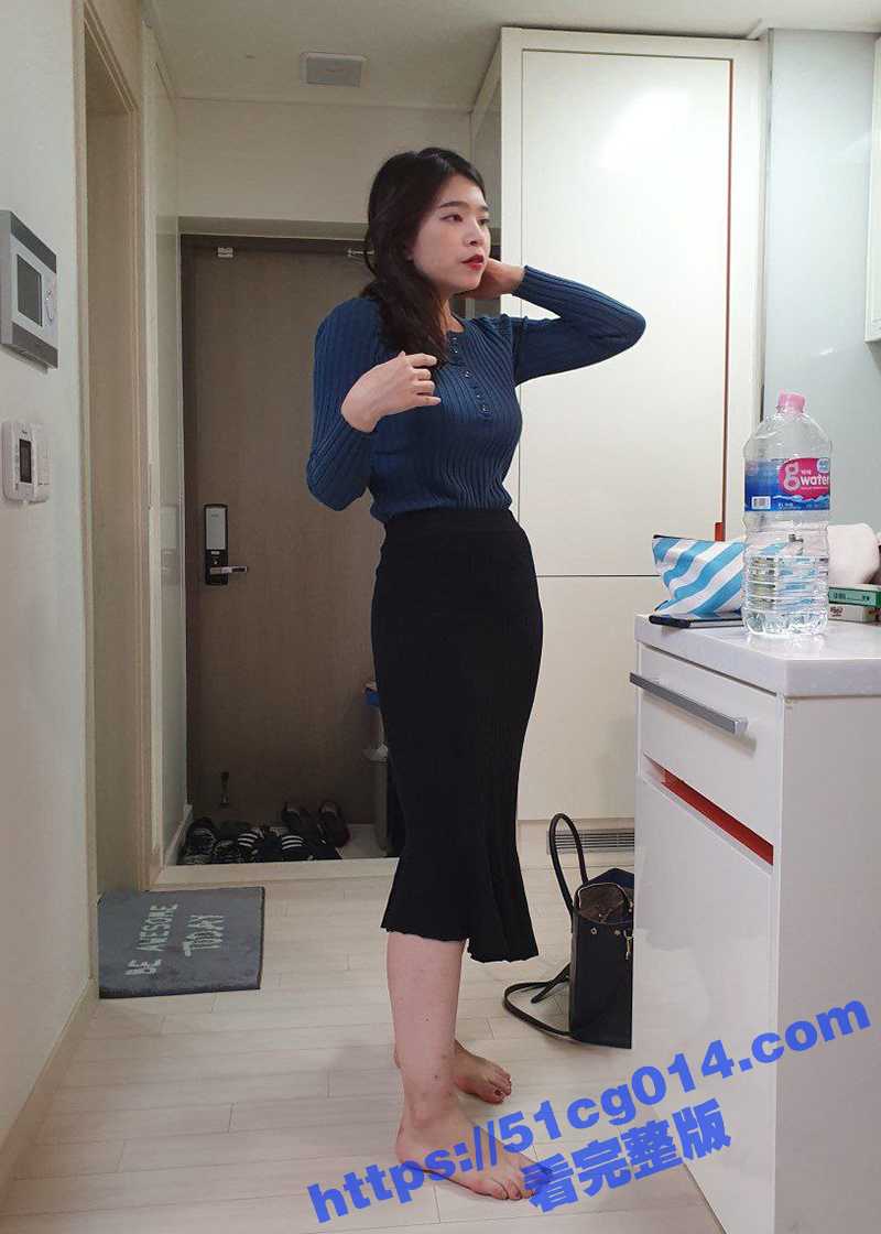 韩国经理把公司女下属调教成性奴隶 酒店内花样玩弄 胸前那两个大奶超级抓人眼球！