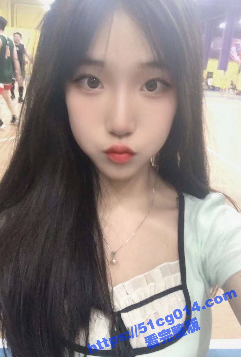 广西甜美女大学生 刘嘉佳 性欲太强 绿帽男友让她给室友破处 操完又说还有几个朋友想操她！