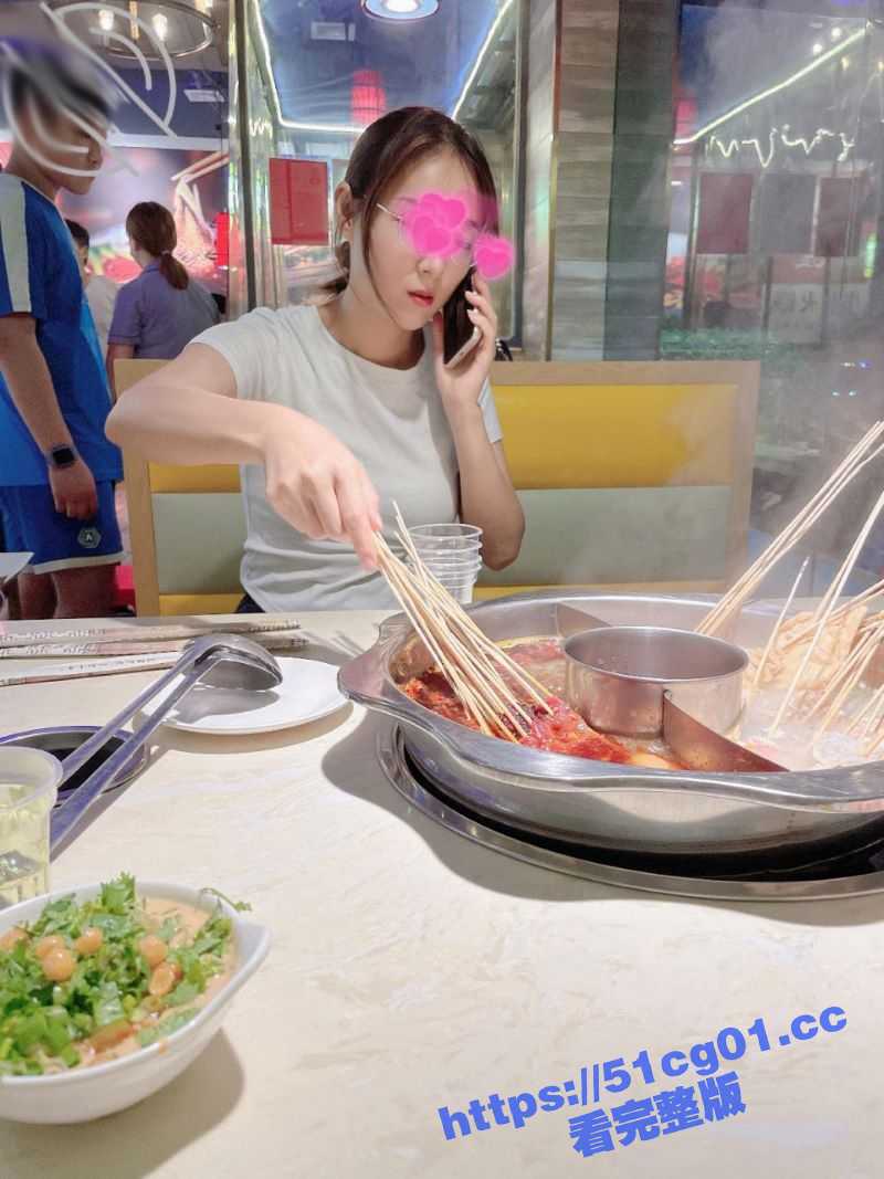 海角大神强奸少妇邻居后 竟然成功发展成了他的母狗！在楼梯间操逼内射！