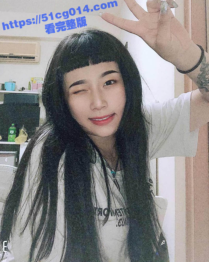 湾湾大奶超市女店员 上班期间卫生间露奶 给网友展示傲人双峰 勾引网友下班约炮 台妹质量都这么好么