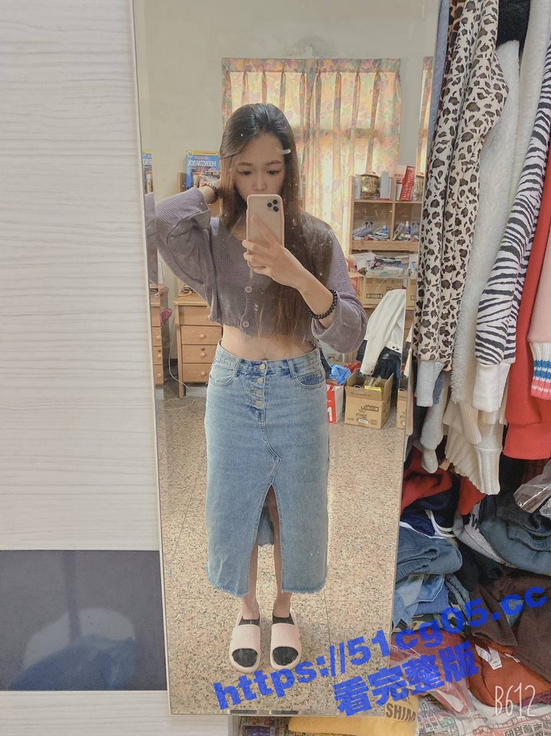 青岛少妇 张巧莉 为了生活所迫 下海接客 开始还一脸不情愿 后面越玩越熟练了