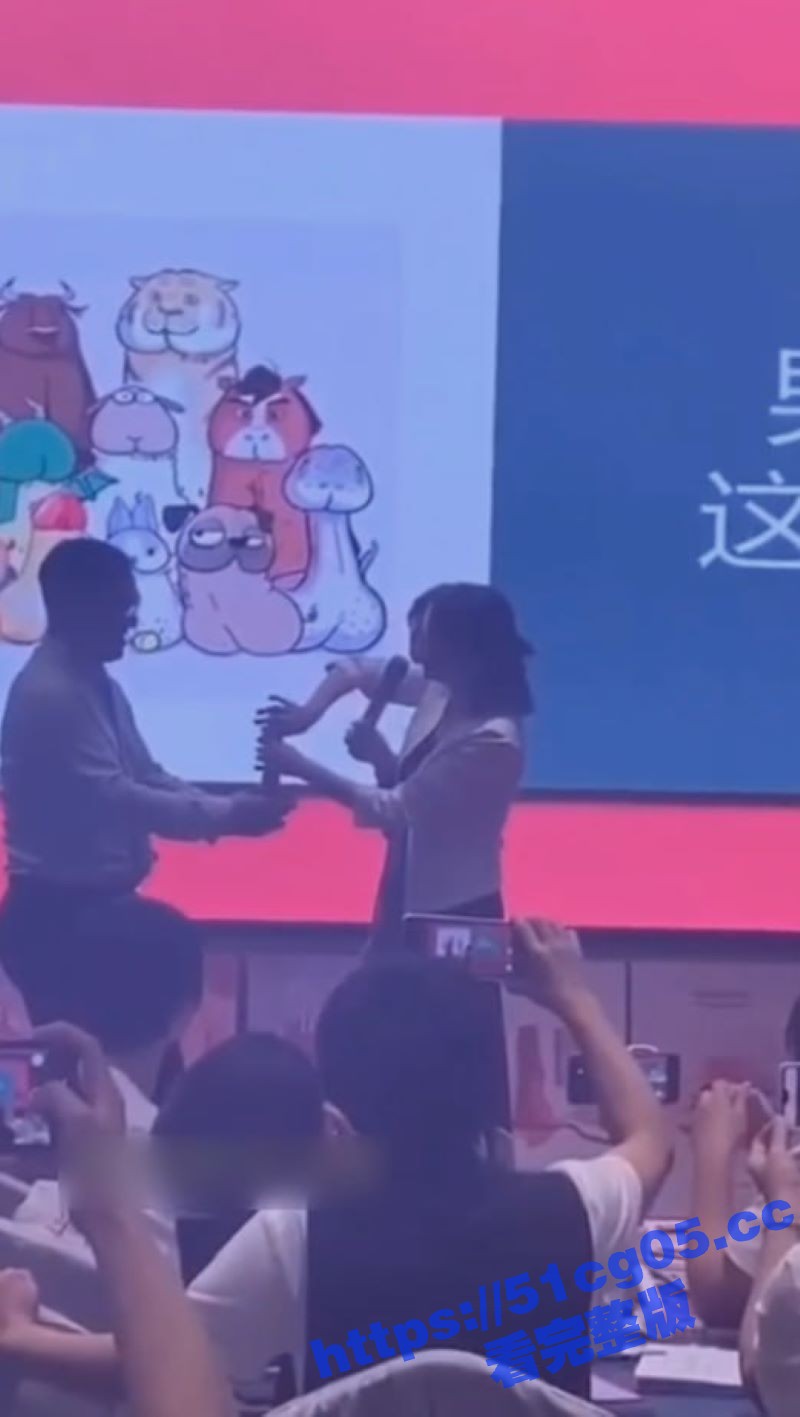 性爱小课堂开课了 美少妇展示自己的独门打飞机绝技手法 保证实战坚持不了5分钟