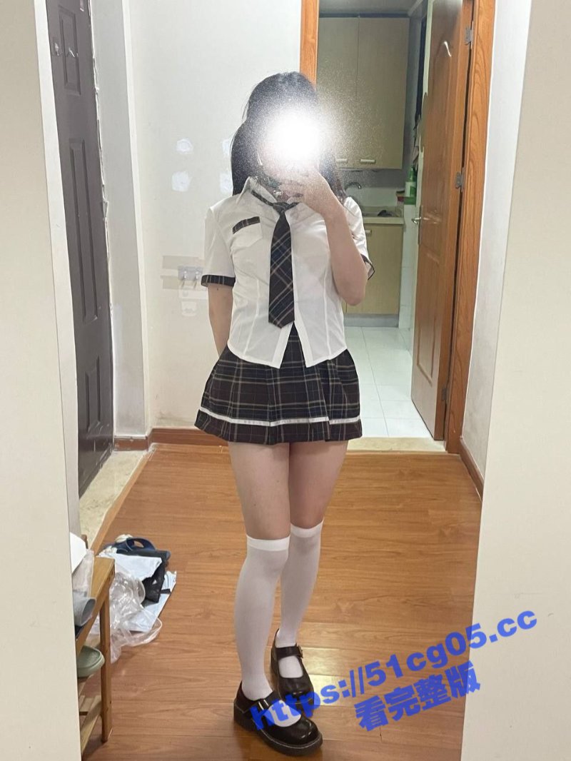 上海22岁JK学生妹 遭主人抛弃并曝光 白袜美腿小穴无套冲击 被操的好爽一直在叫