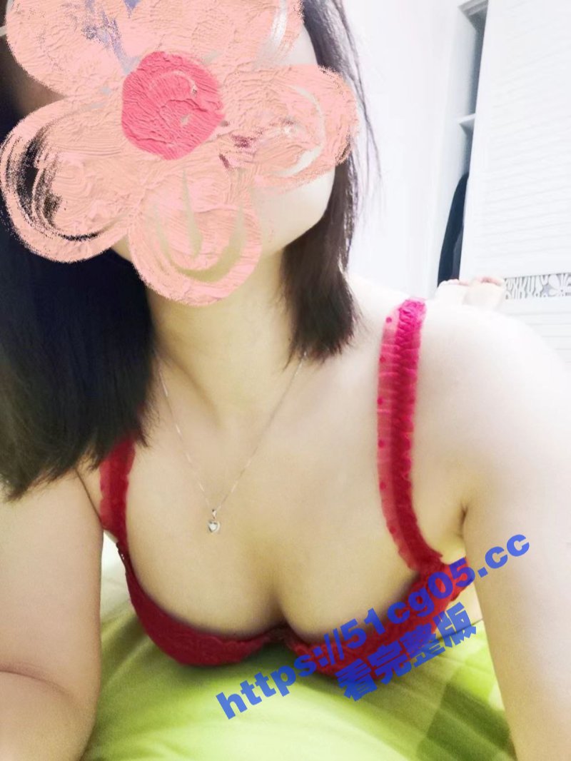十个眼镜九个骚 淫荡人妻老公出差裸拍自慰 欲求不满的性欲让万千男人抵挡不住！