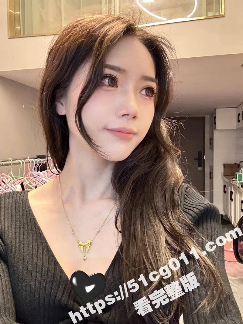 瓜友约炮记！见面都要给钱的高冷小仙女 见面后主动跪地口交叫爸爸的骚婊子 光听声音就好有画面感 相当卖力！