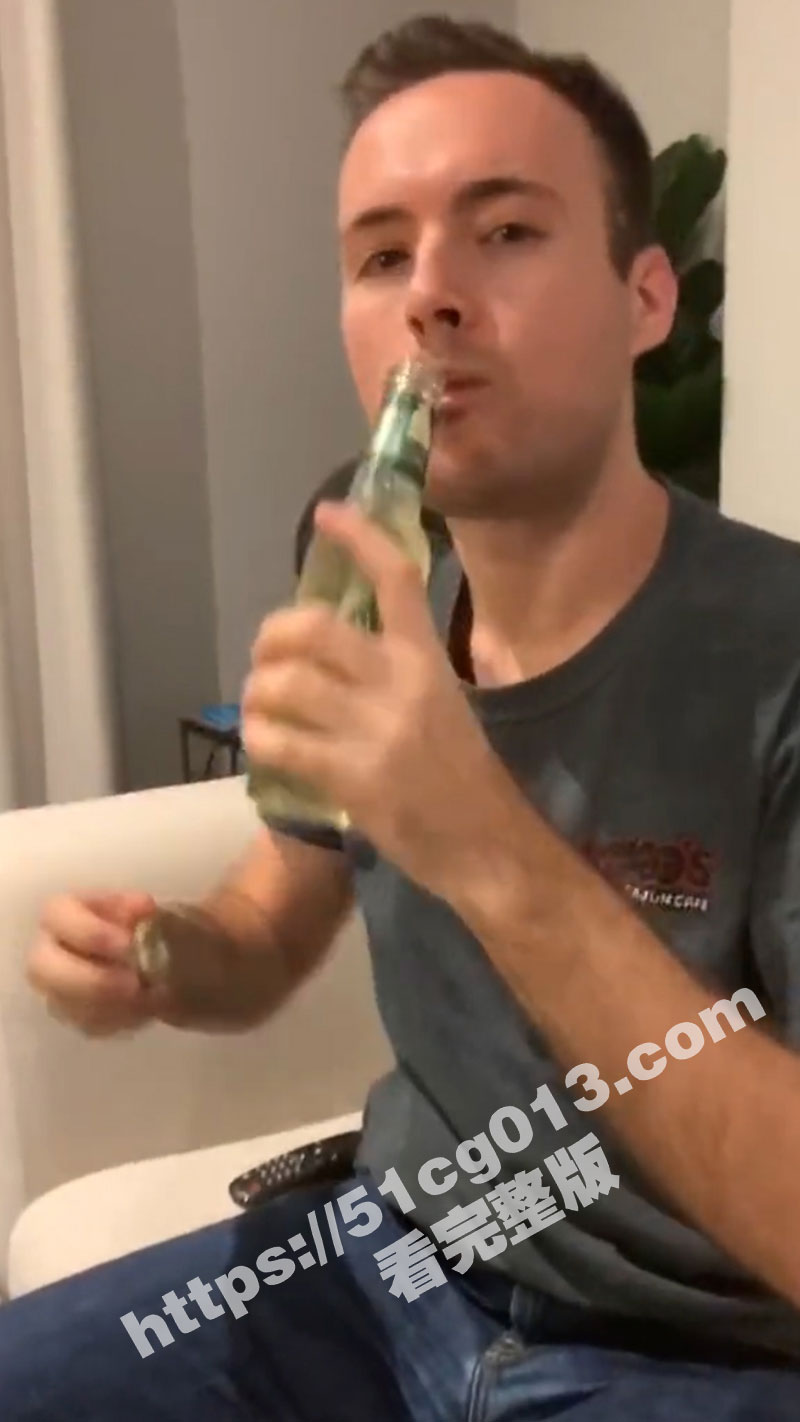 绿帽男把自己老婆贡献给白人 为了纪念首次偷情，还把视频拍成了vlog 全程绿帽视角