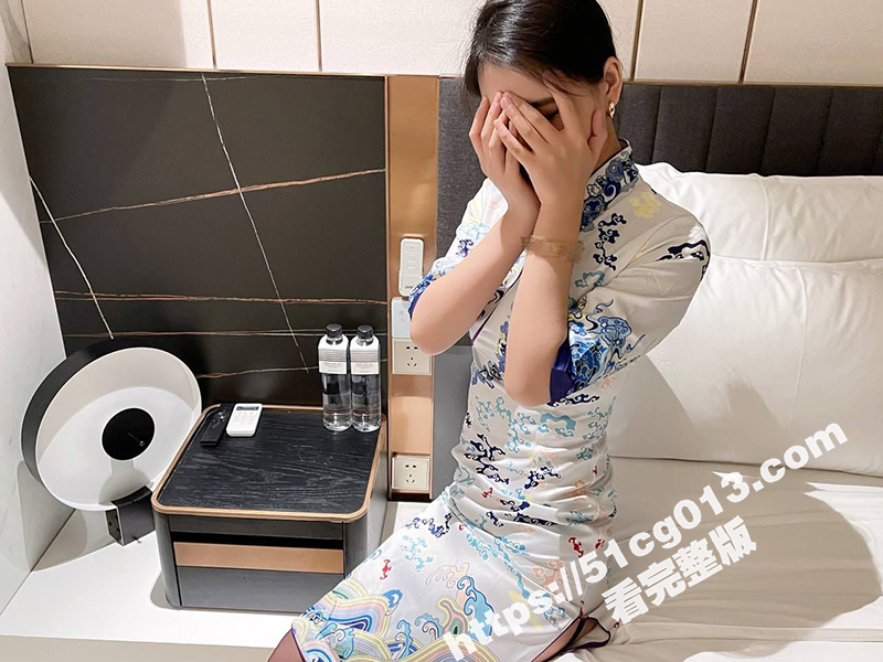 约海航空姐吃烤鸭 烤鸭一定很好吃好吧！顶级尤物S型身材 母狗跪舔模仿吃狗食 主动张嘴吞精液