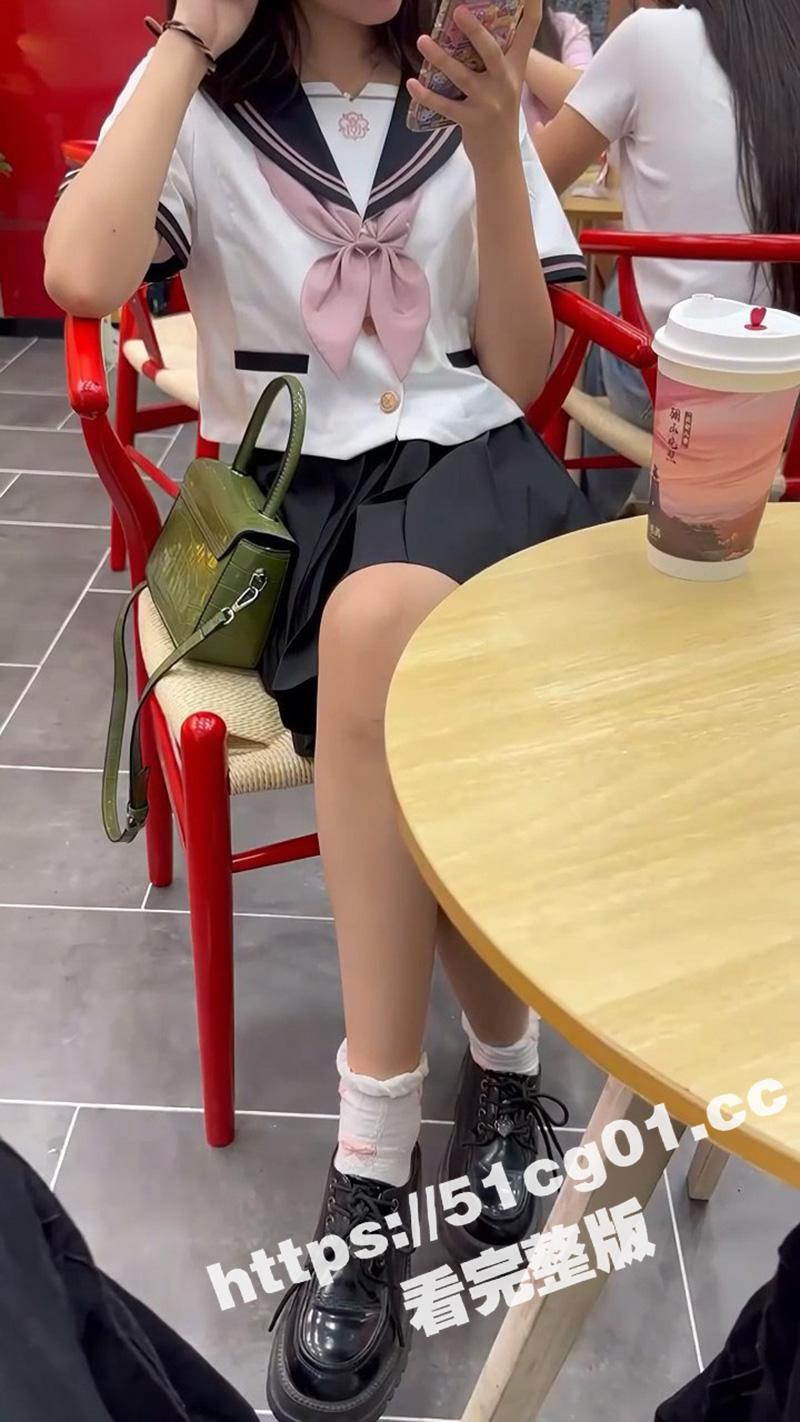 放暑假的极品JK学妹 特意说她新买了衣服 原来是欠操的JK水手服 被操叫的太骚了