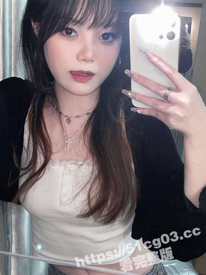 上海财经大学反差婊 秦天 被曝光 万人骑的母狗在酒吧装醉 等待被陌生人捡尸强奸！