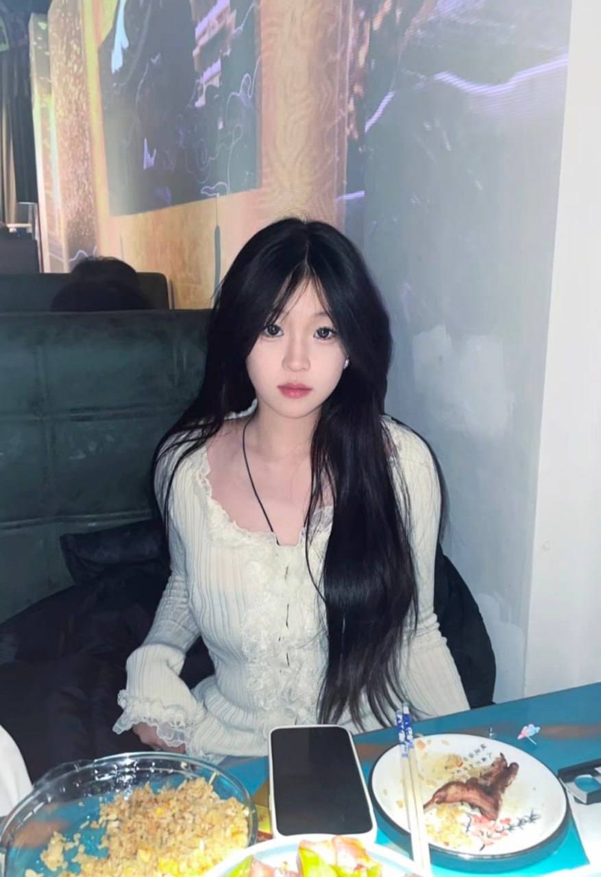 瓜友曝光！！广州小妹妹 第一次下海就被瓜友嫖到 妹妹真是嫩啊白虎馒头b 小小年纪胸部又挺又很饱满