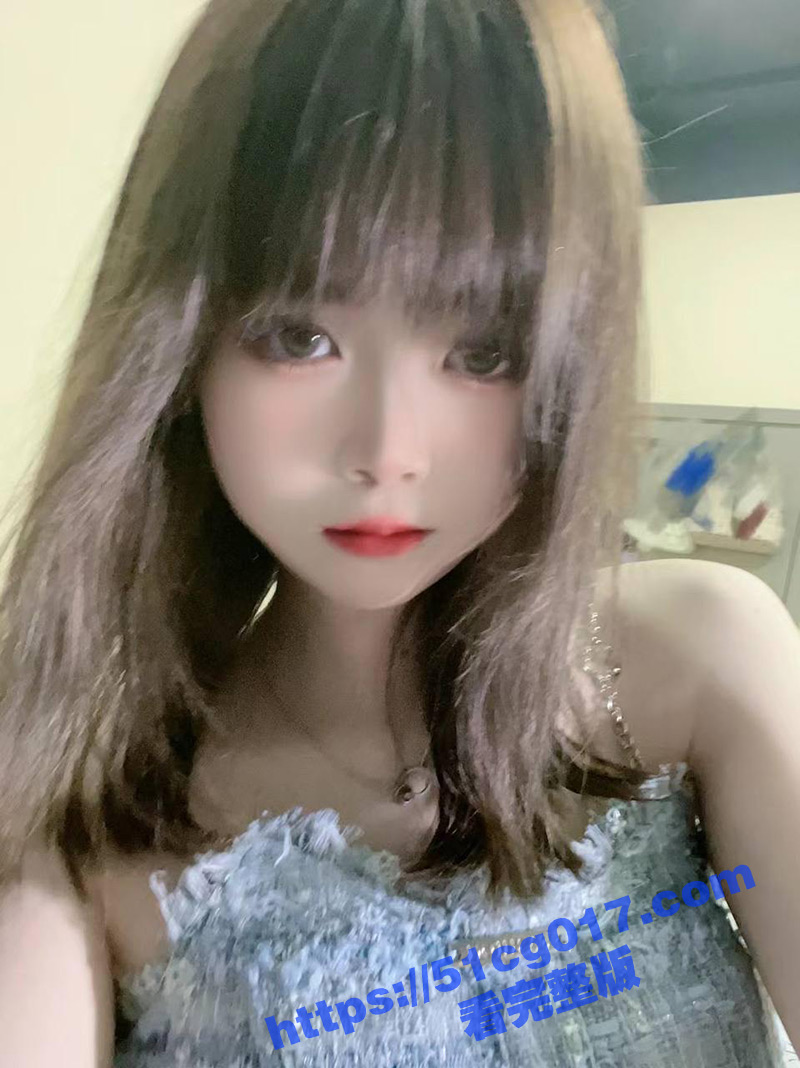 深圳非常清纯的大眼睛妹妹 没想到私下玩的这么开网上约个人就能干 最刺激经历戴跳蛋外出 有深圳的瓜友认识吗？