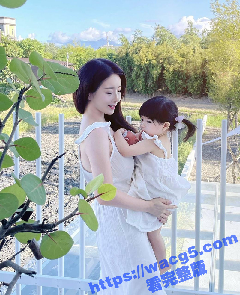 深圳福田已婚少妇许芸希 被着老公出去与精神小伙约炮 被各种调教爆操视频流出！
