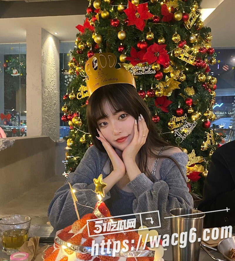 情侣自拍 清纯少女周末身穿女仆装 宾馆开房服侍男友 惨遭渣男曝光！