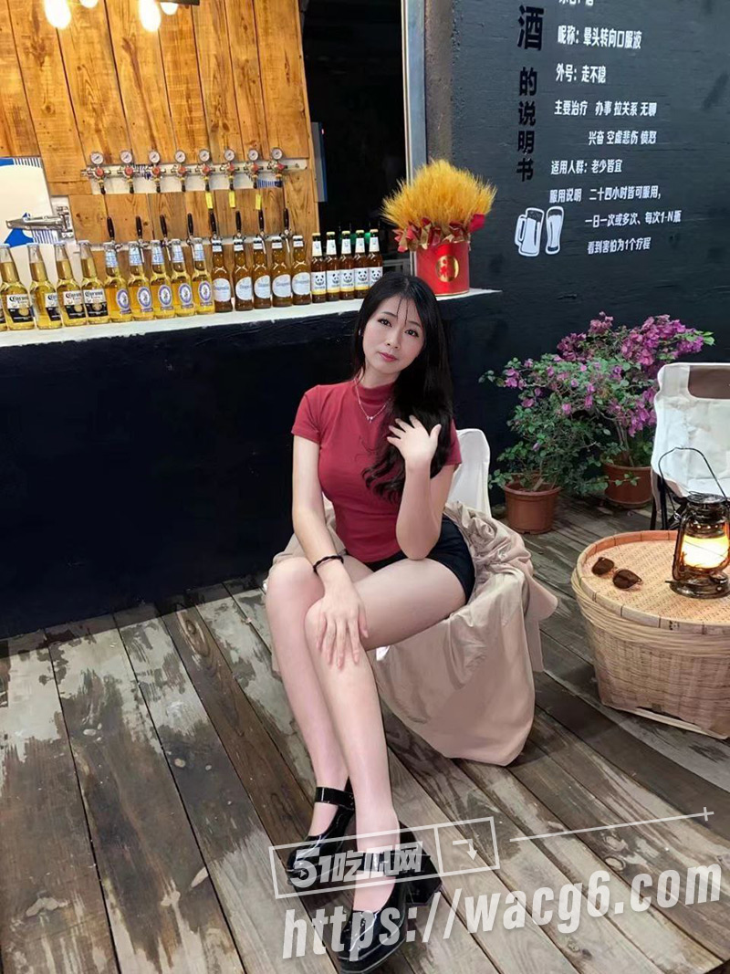 约炮小酒馆老板娘没想到这么润 床上还异常的骚 喜欢主动骑乘 看来是太久没得到滋润了！