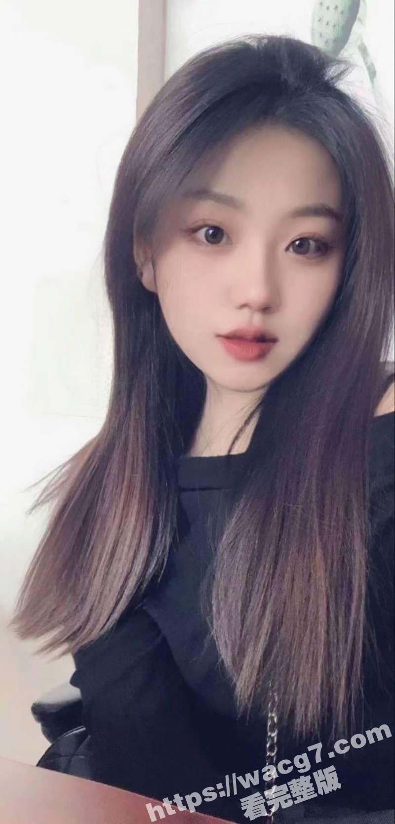 青岛大学杨馨玥 背着男友网聊发裸照约炮视频曝光！超极品白虎小穴太顶了！属实养眼！