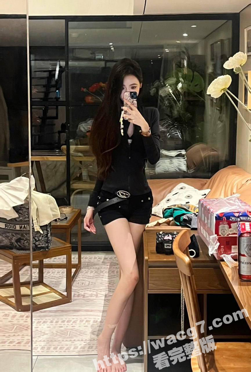 天津大学校花emlly 传闻是某金主调教的性奴母狗泄欲器 玩够后视频被曝光！