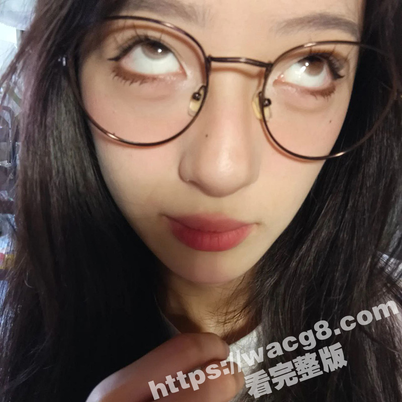 抖音10W粉丝高颜值大学生网红灌汤饱饱 漏奶自慰高潮脸私拍给榜一大哥 骚起来简直是条母狗！