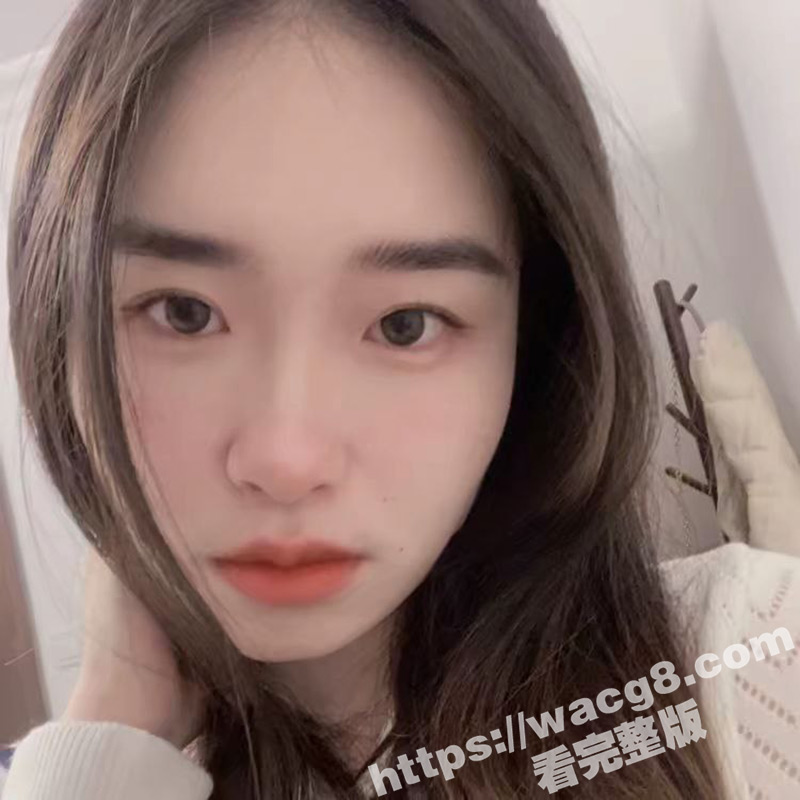 内蒙古乌兰浩特25岁反差婊张雪萌 网调视频流出 骚逼被人玩到开穴自己吸允着奶头 寻求着大肉插入！