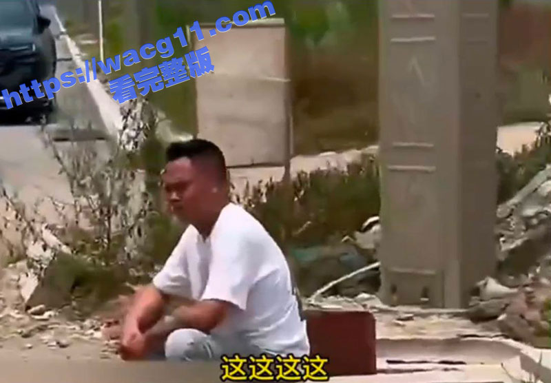 成都 女子大白天和男的在车里偷情，被老公抓个现行大嘴巴子连续不断