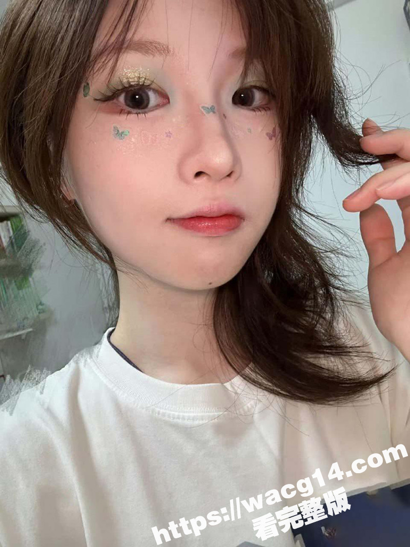 上海师范大学 学生妹龙婕玉 与炮友裸聊做爱视频曝光！小穴粉嫩 一看就没怎么被开发过 没插几下就尿了！