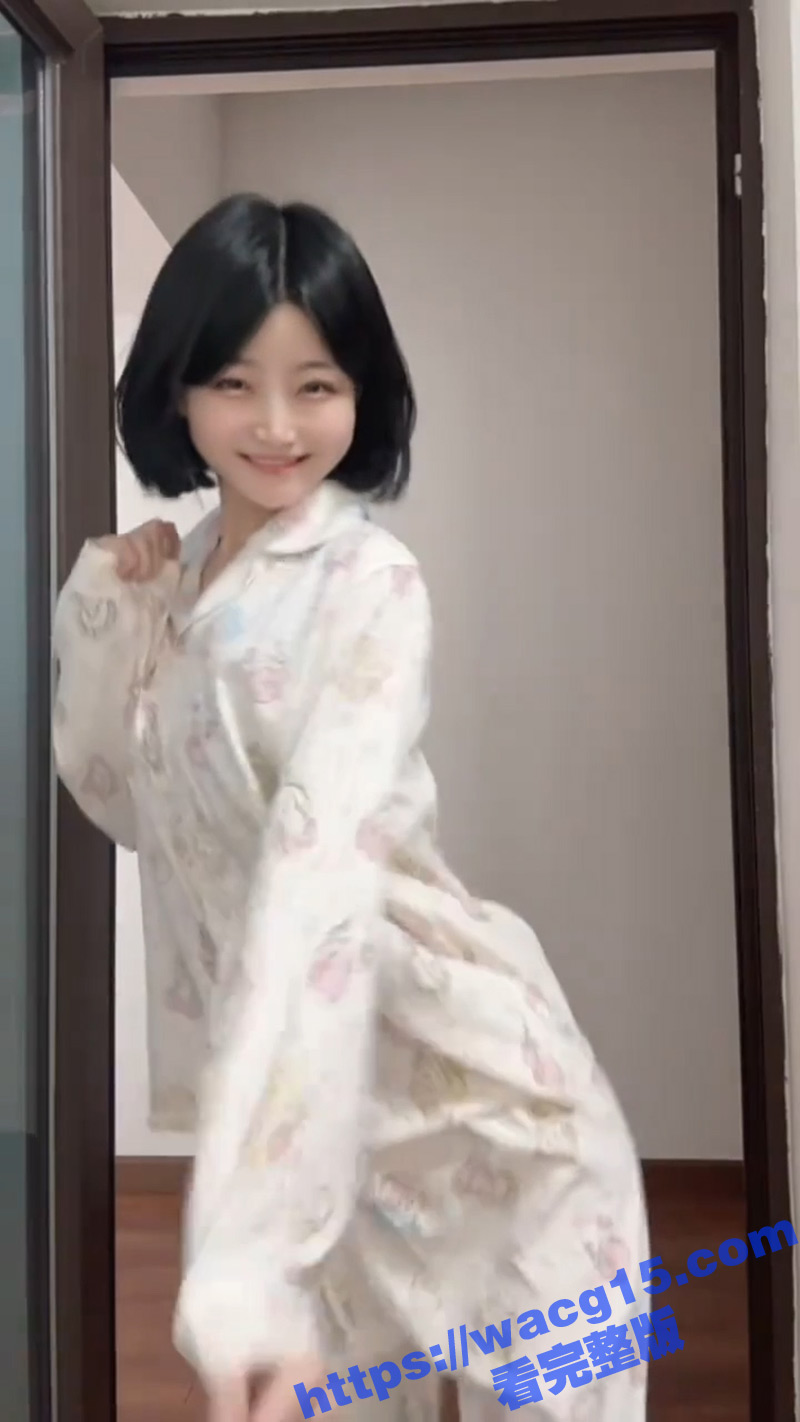 最近抖音上超火的 凤舞九天 变装系列合集 妹子们争相模仿的开关灯变装！反差的不得了！