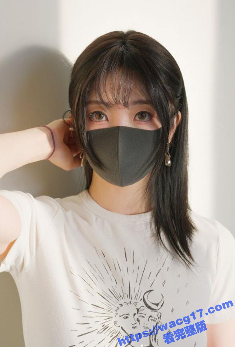 玩偶姐姐与男粉丝酒店约炮实录 碎花裙配白丝美腿 白虎馒头穴任玩弄 无套狂插淫叫不断！