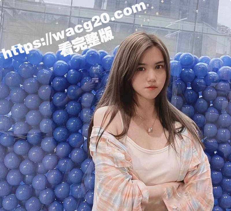 拜金母狗方丽雯不雅视频曝光 被金主与兄弟3P爆操 前怼后入轮番享用 疯狂抽插骚臀 浓精内射蜜穴