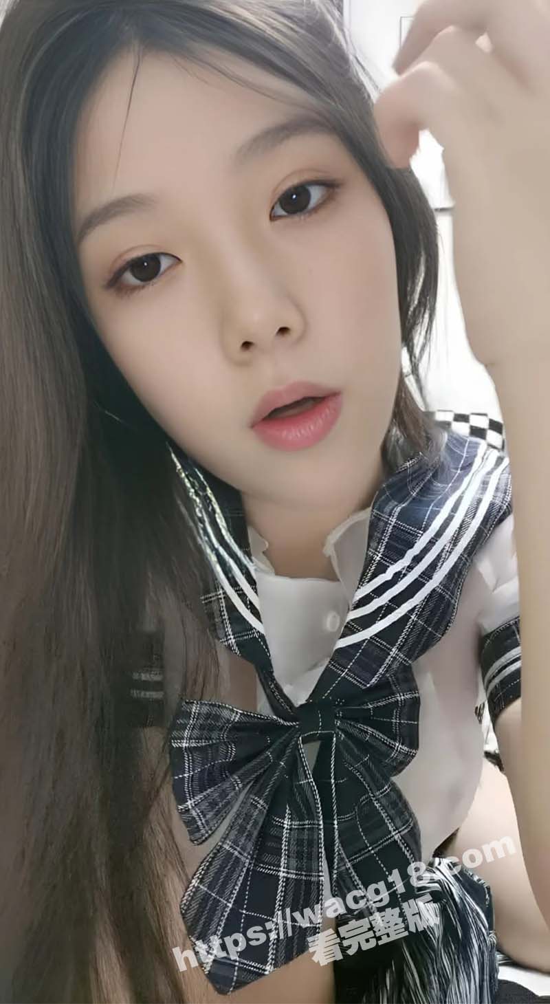 靠自己赚钱的女人最有魅力！神仙颜值女神为还贷款下海直播 大尺度自慰揉穴勾引大哥们刷钱！