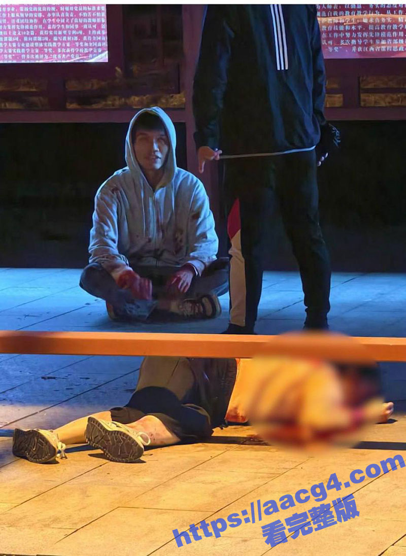 南昌工学院男生被绿 持刀捅刺女友现场血案视频 女生哀嚎 我错了 再也不敢了 但是为时已晚 当场捅死！